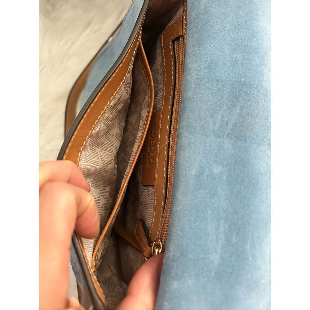 Michael Kors ROMY SUEDE MEDIUM MESSENGER crossbody - Picture 7 of 10